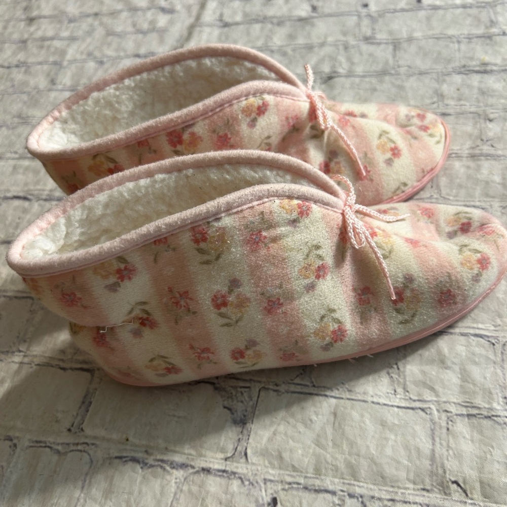 GRANDMA CHIC PINK FLORAL SLIPPERS WOMEN’S SIZE 8 SEWN IN MÉXICO TIE BOW